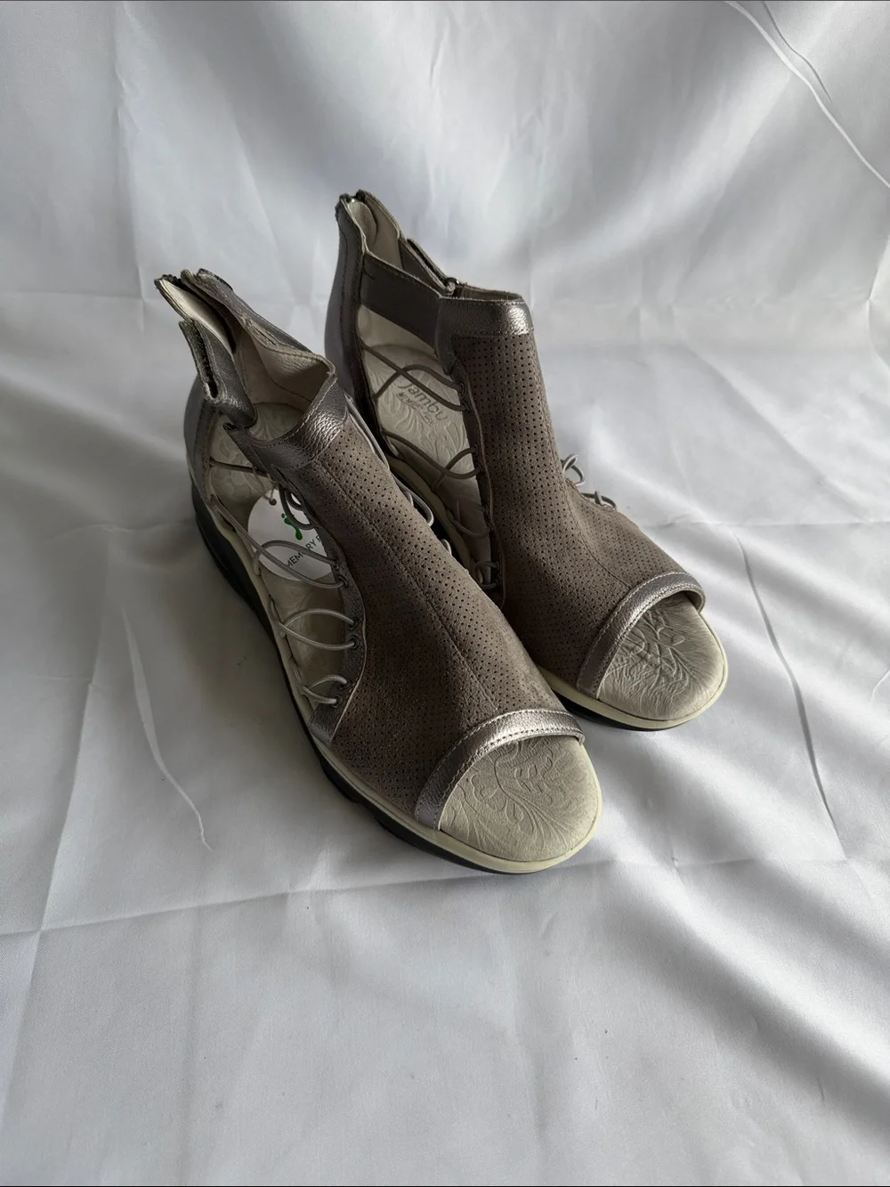 Jambu Naomi Grey Gunmetal Suede Corded Bungee Accent Wedge Ankle Boots NWT Sz 10